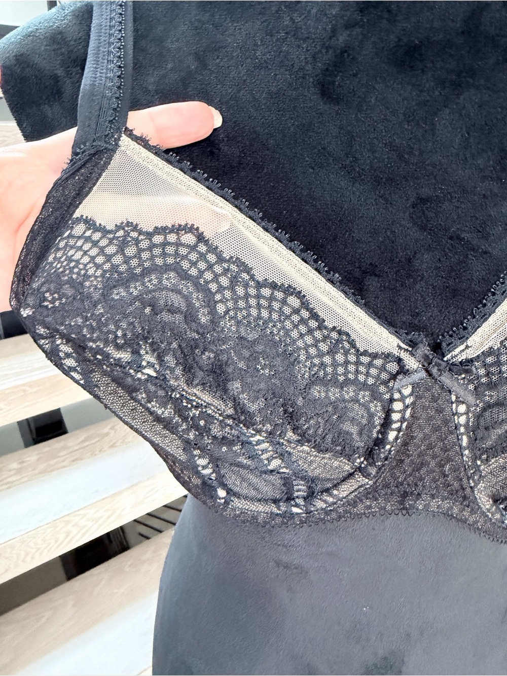 Plus size Wacoal Black Lace Underwire Bra with Contrast Lining size 40C - Picture 2 of 4
